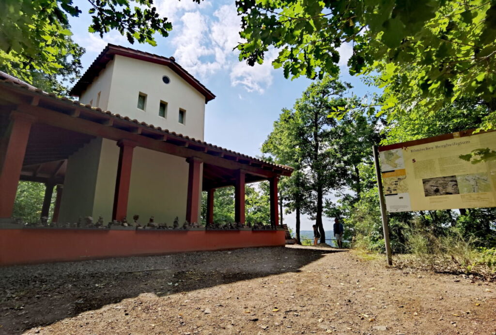 Das Bergheiligtum auf dem Calmont wurde an der historischen Stelle neu errichtet