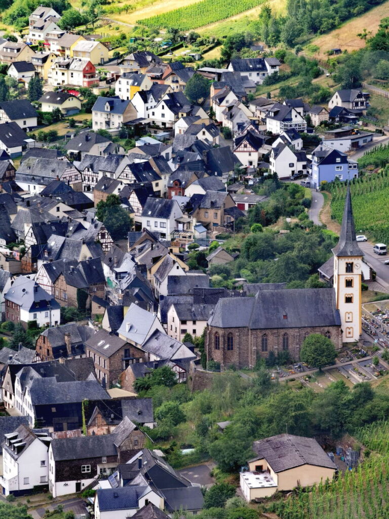 Das kleine Dorf liegt an der Moselschleife Bremm